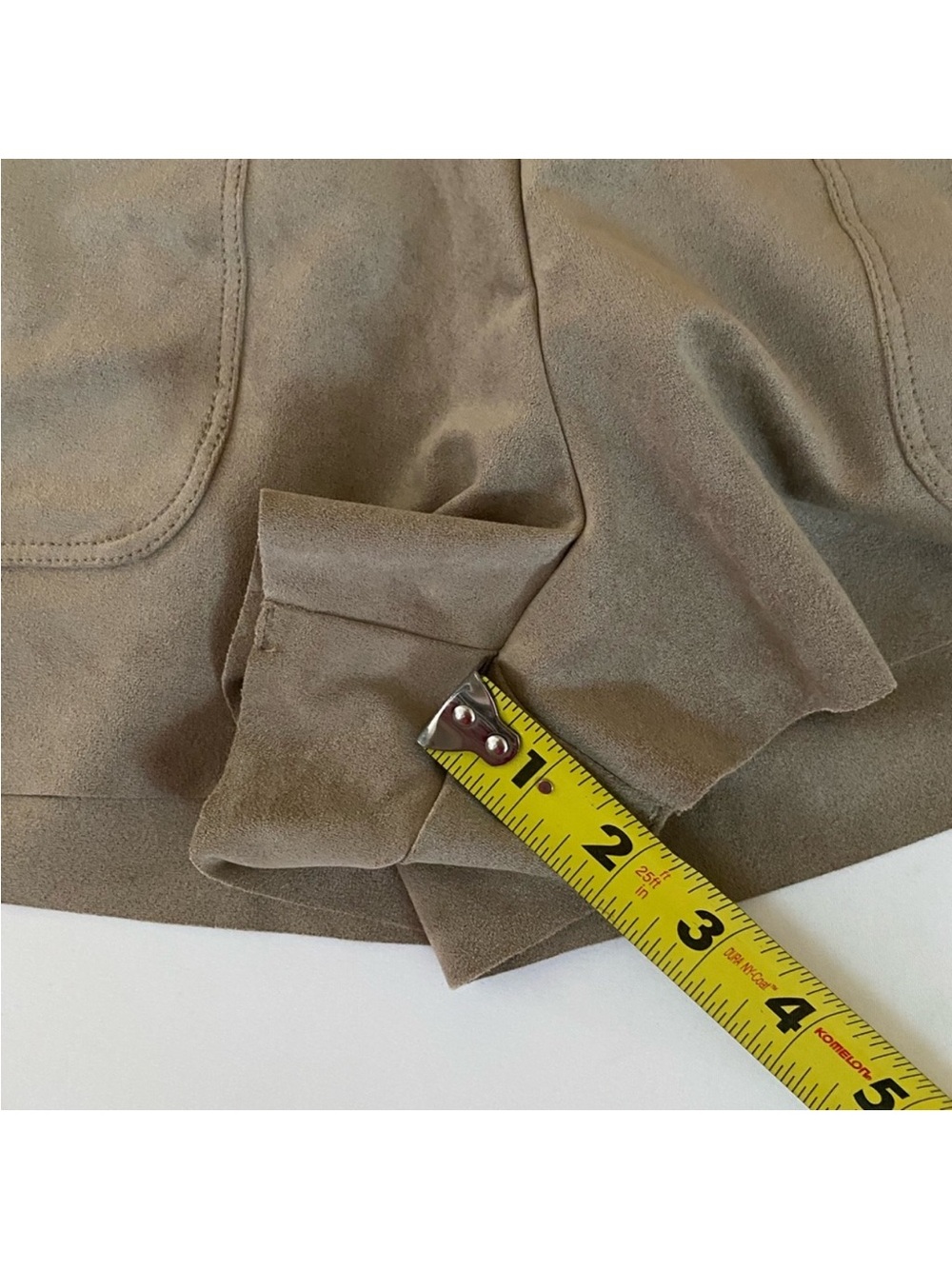 Aritzia Wilfred Women's Shorts Bossier Faux Suede Tan Shorts size Medium - Picture 9 of 13